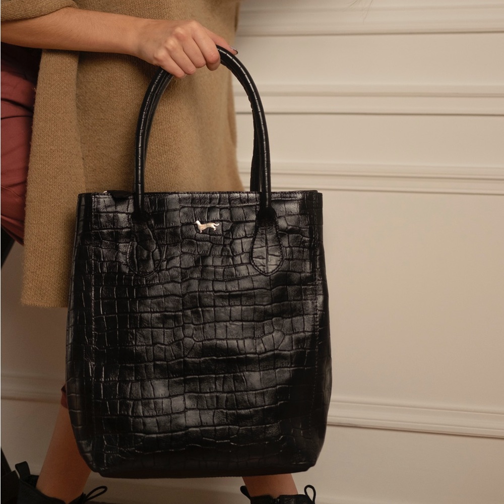 BRAND NEW - NEVER USED - BLACK LEATHER TOTE